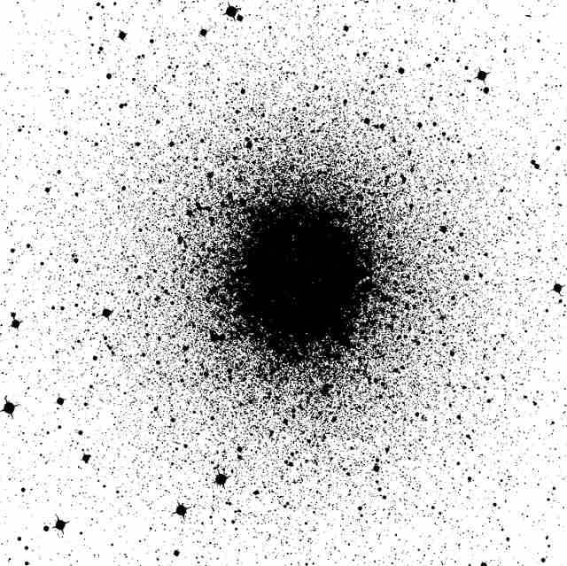 Obrázek kulové hvězdokupy M13 zbavený barev (po provedení inverze)