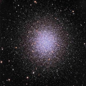 Barevný obrázek kulové hvězdokupy M13 - tak, jak ji pořídil dalekohled Schulman