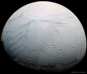 Čerstvé tygří pruhy na Saturnovu Enceladu